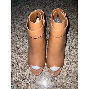 Women's Shoe Dazzle Wedges Size 8.5 Tan